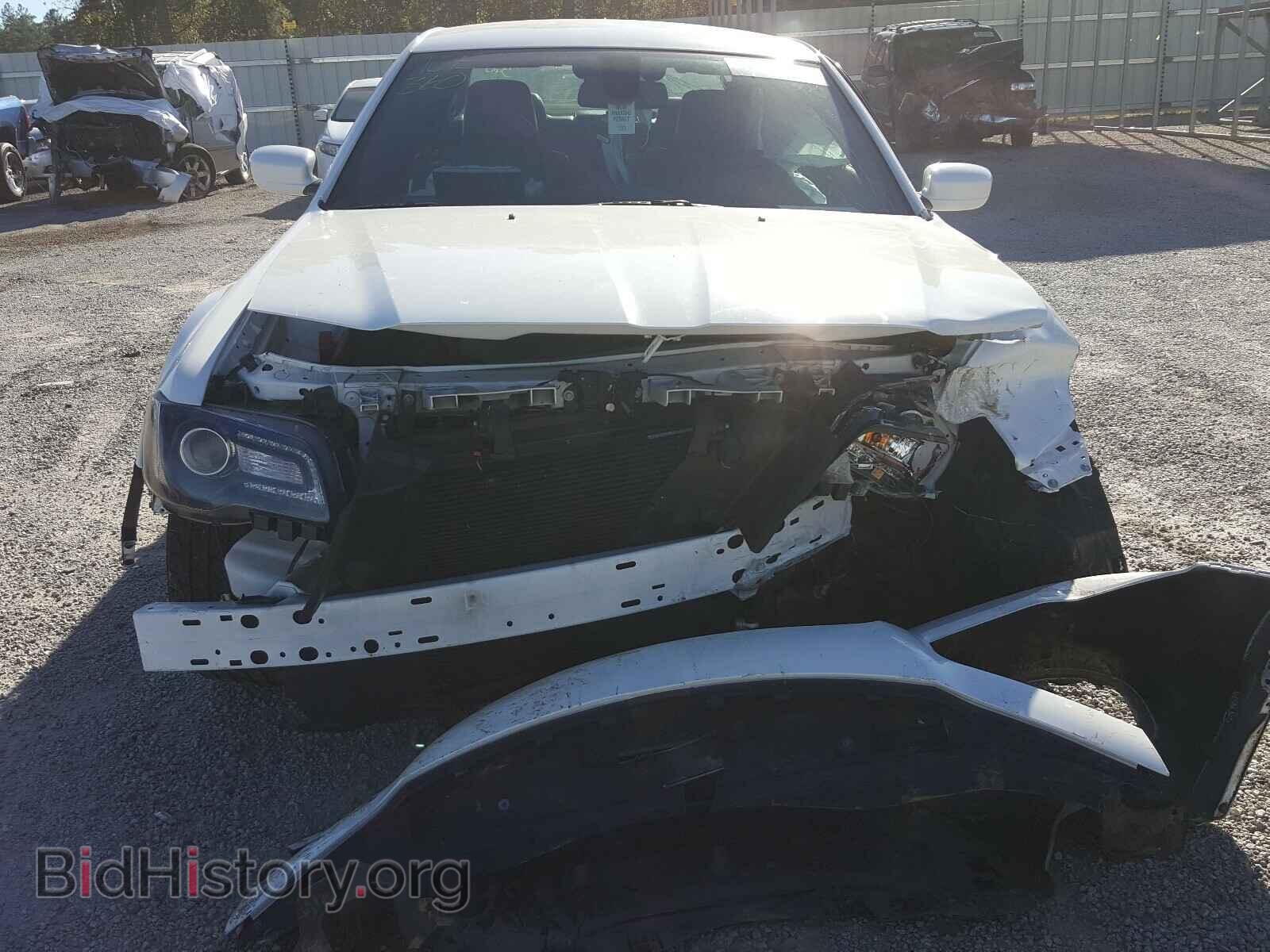 2019 CHRYSLER 300 - VIN: 2C3CCABG3KH609848 - Photo 9