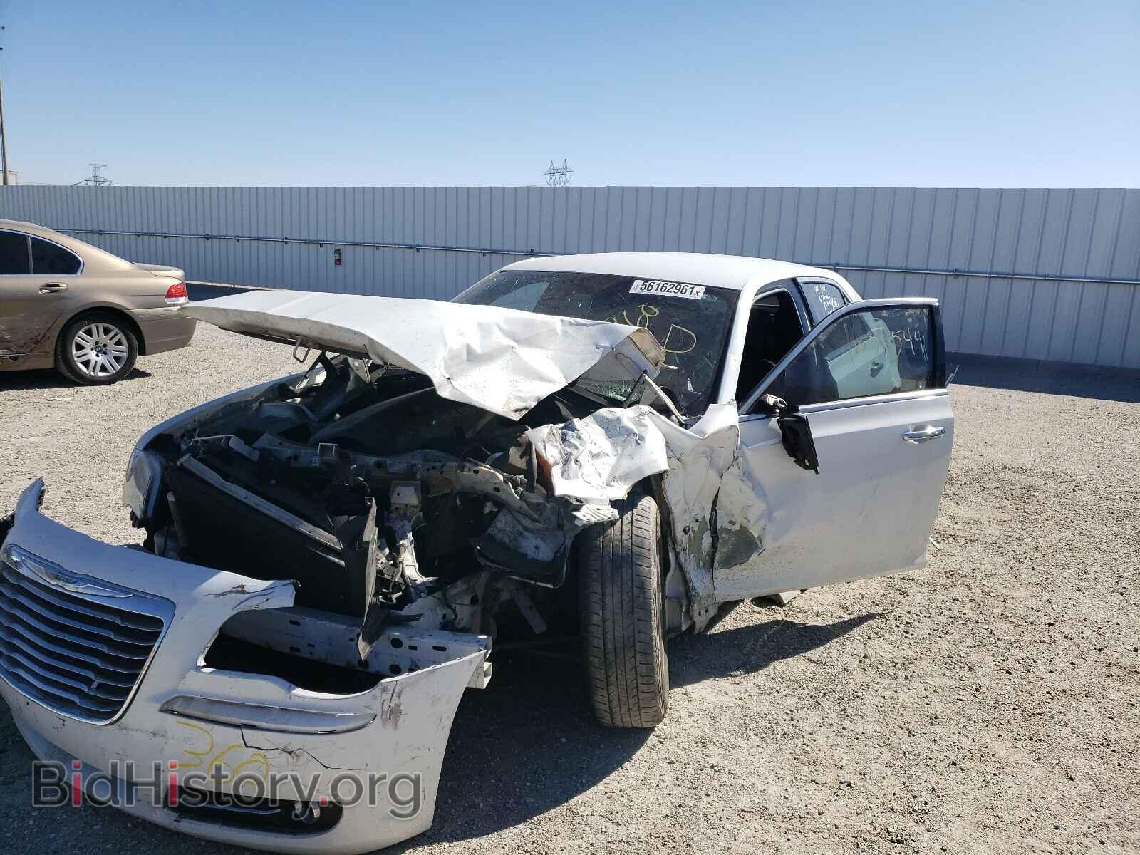 2013 CHRYSLER 300 - VIN: 2C3CCAET0DH675740 - Фото 2
