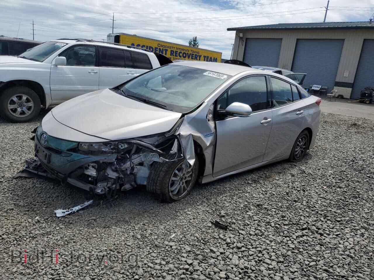 Фотография JTDKARFP0H3060255 - TOYOTA PRIUS 2017