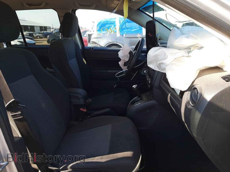 2011 Jeep COMPASS (VIN 1J4NF1FB5BD281575) — фото 5 из 10