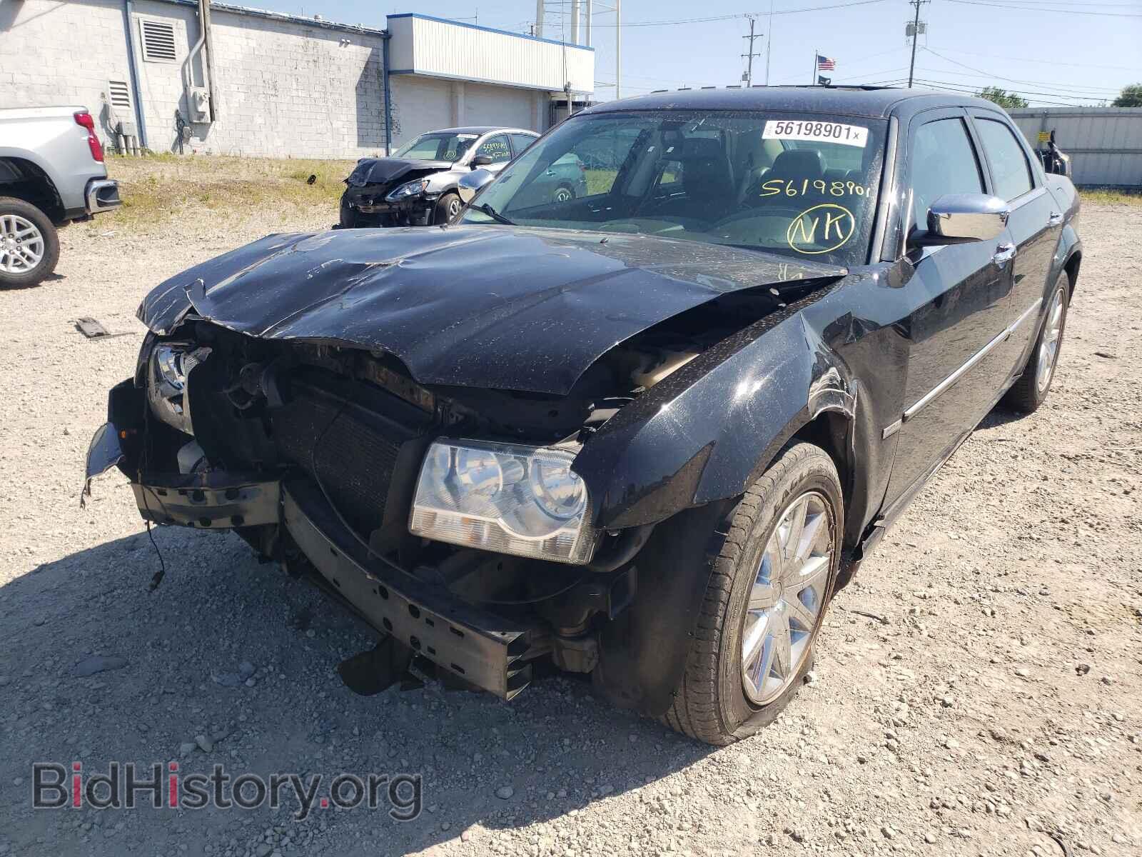 2010 CHRYSLER 300 - VIN: 2C3CA5CV9AH119407 - Фото 2