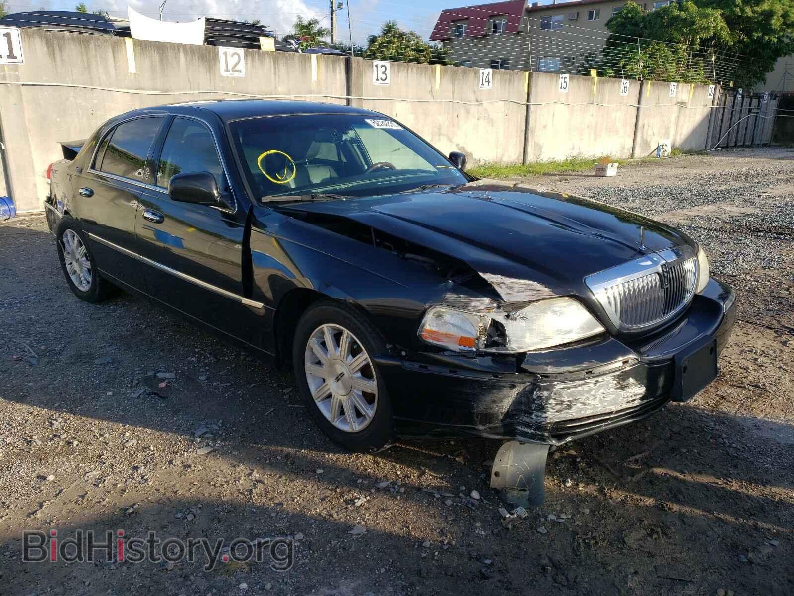 Photo 2LNBL8CV2BX763594 - LINCOLN TOWNCAR 2011
