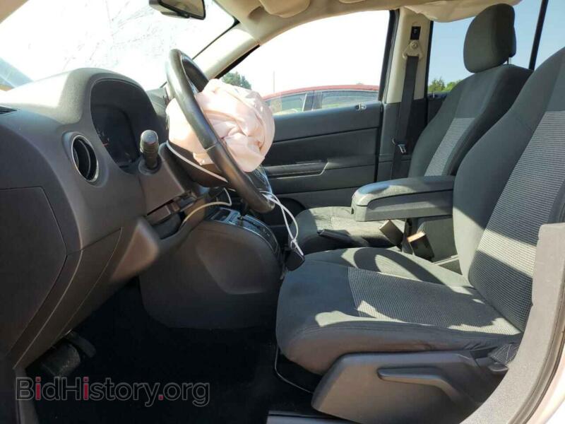 2011 Jeep COMPASS (VIN 1J4NT1FA3BD181300) — фото 7 из 13