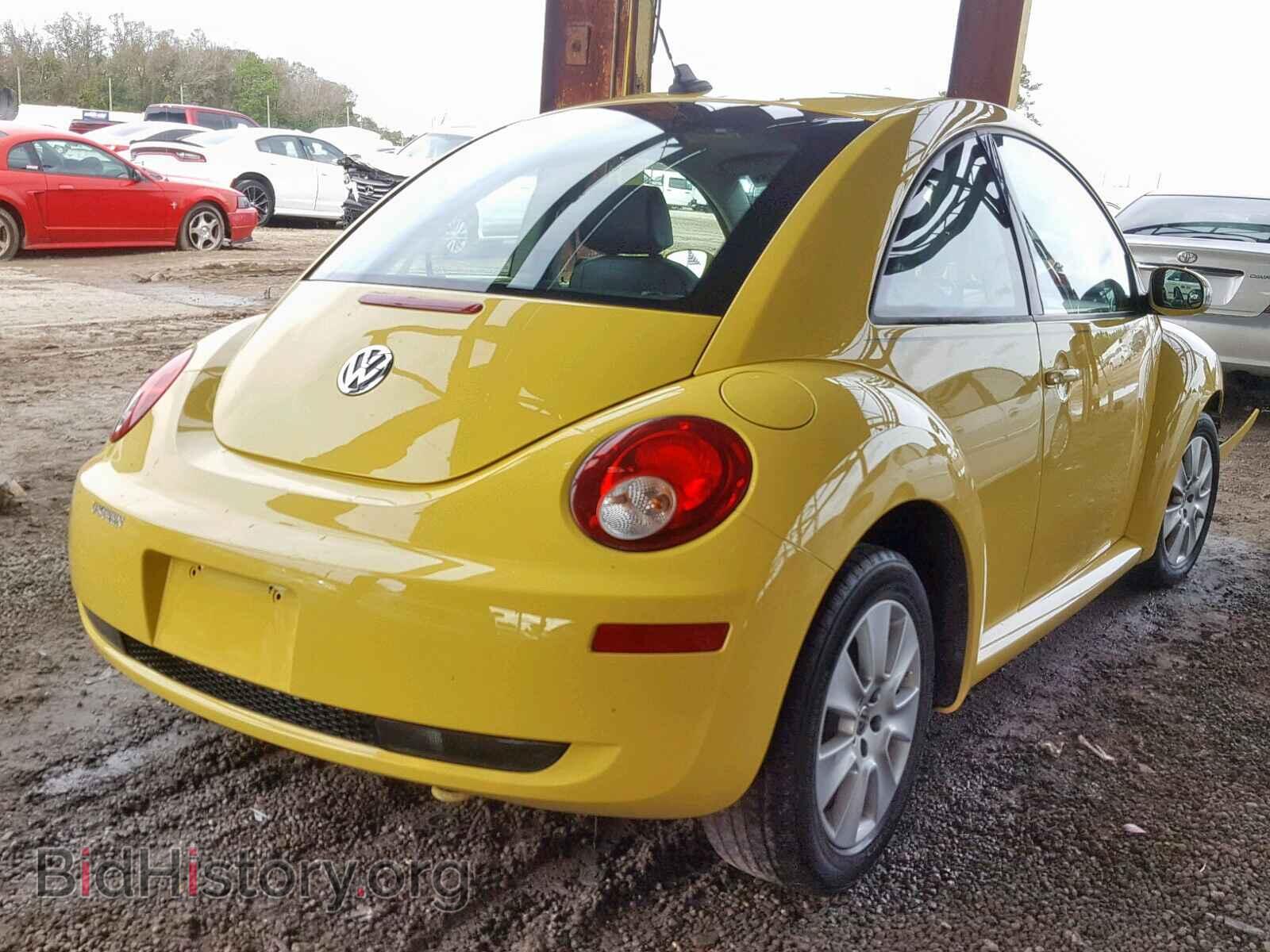 2010 VOLKSWAGEN BEETLE - VIN: 3VWPW3AG0AM017628 - Фото 4