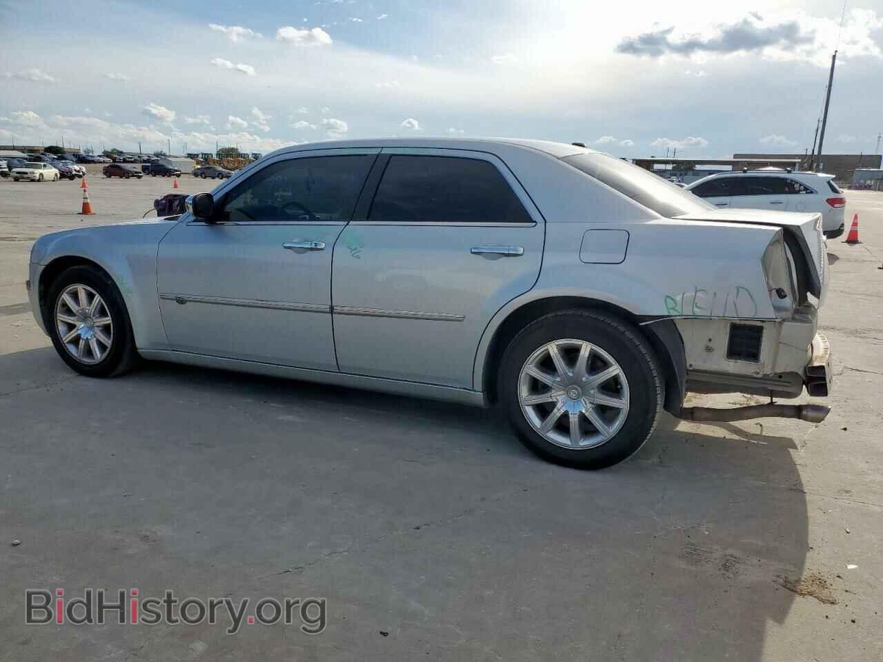 2009 CHRYSLER 300 - VIN: 2C3KA63T09H517231 - Фото 2