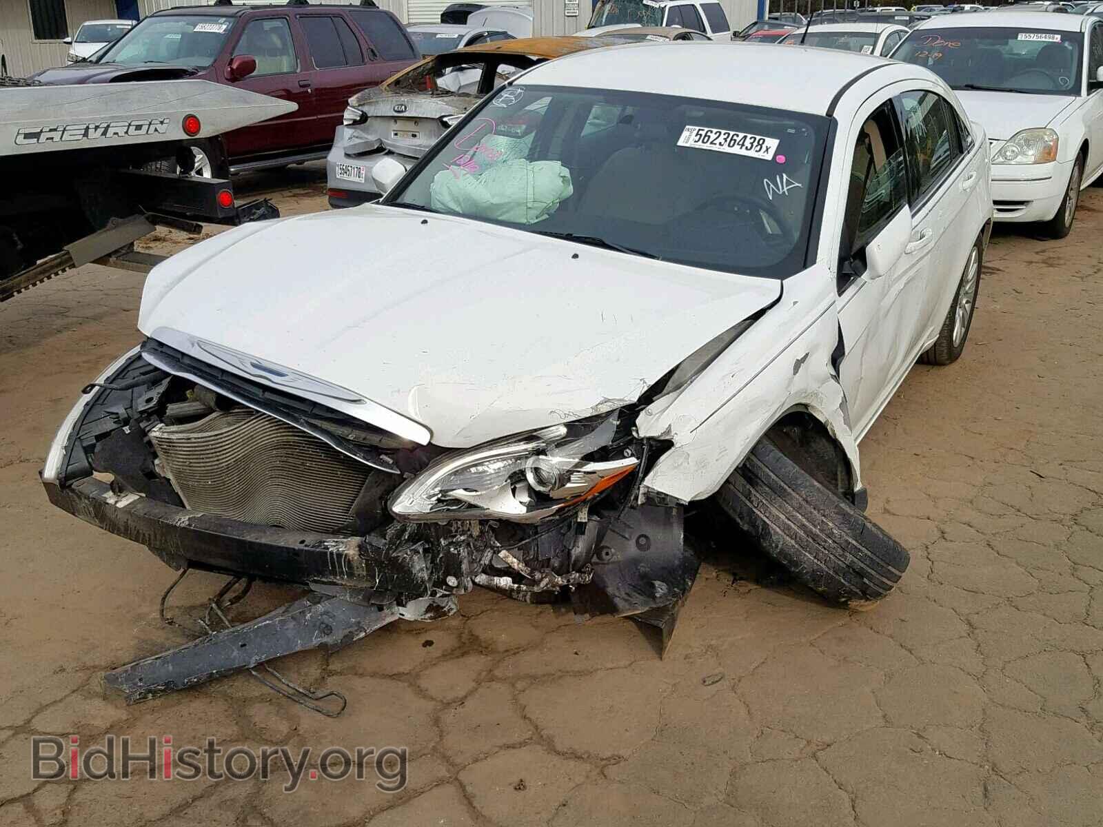 2013 CHRYSLER 200 - VIN: 1C3CCBAB5DN686257 - Фото 2