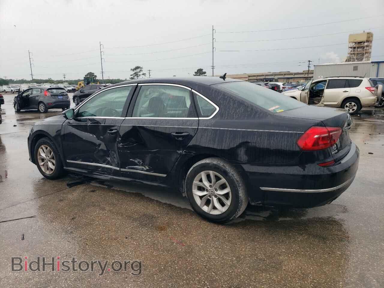 2017 VOLKSWAGEN PASSAT - VIN: 1VWAT7A32HC050631 - Фото 2
