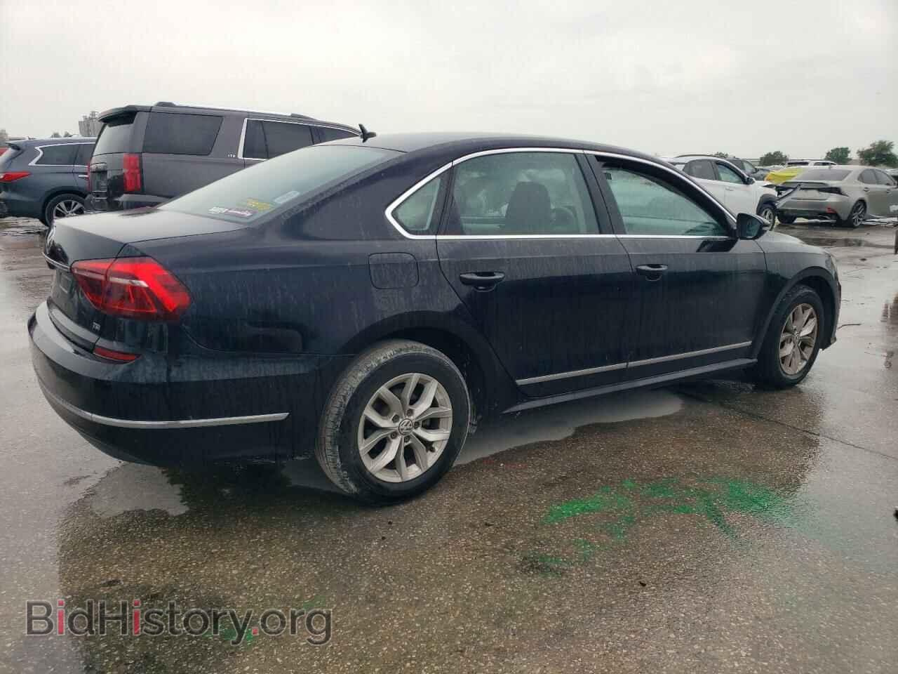 2017 VOLKSWAGEN PASSAT - VIN: 1VWAT7A32HC050631 - Фото 3