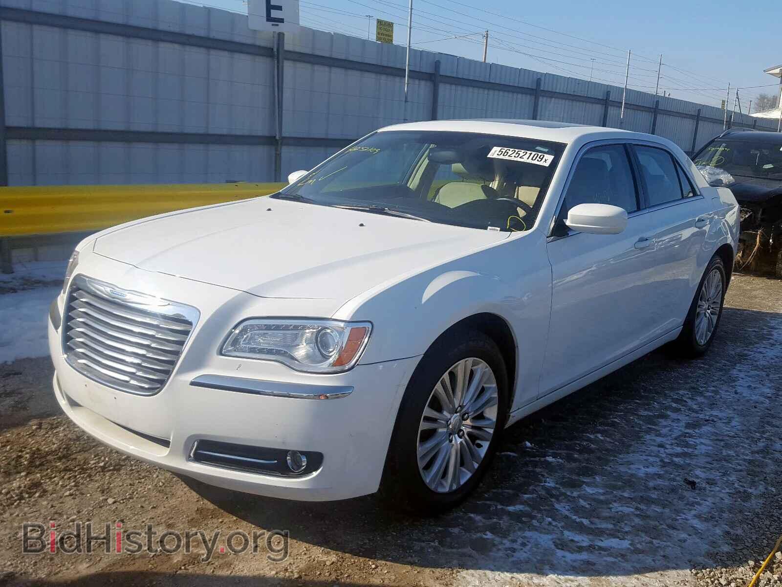 2013 CHRYSLER 300 - VIN: 2C3CCARG6DH528092 - Фото 2