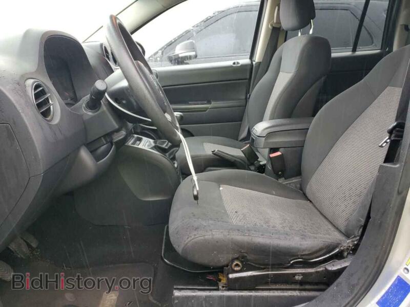 2011 Jeep COMPASS (VIN 1J4NT1FB5BD178875) — photo 7 of 12