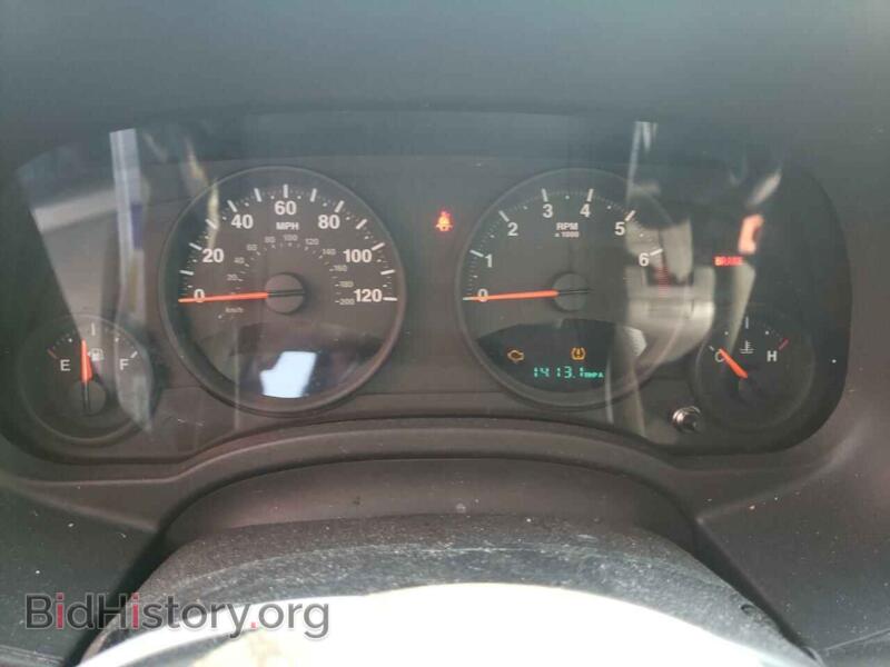 2011 Jeep COMPASS (VIN 1J4NT1FB5BD178875) — photo 9 of 12