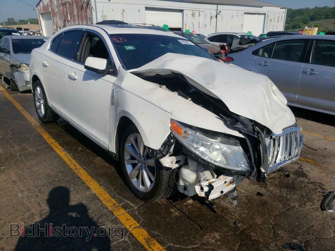 Photo 1LNHL9FT8BG605499 - LINCOLN MKS 2011