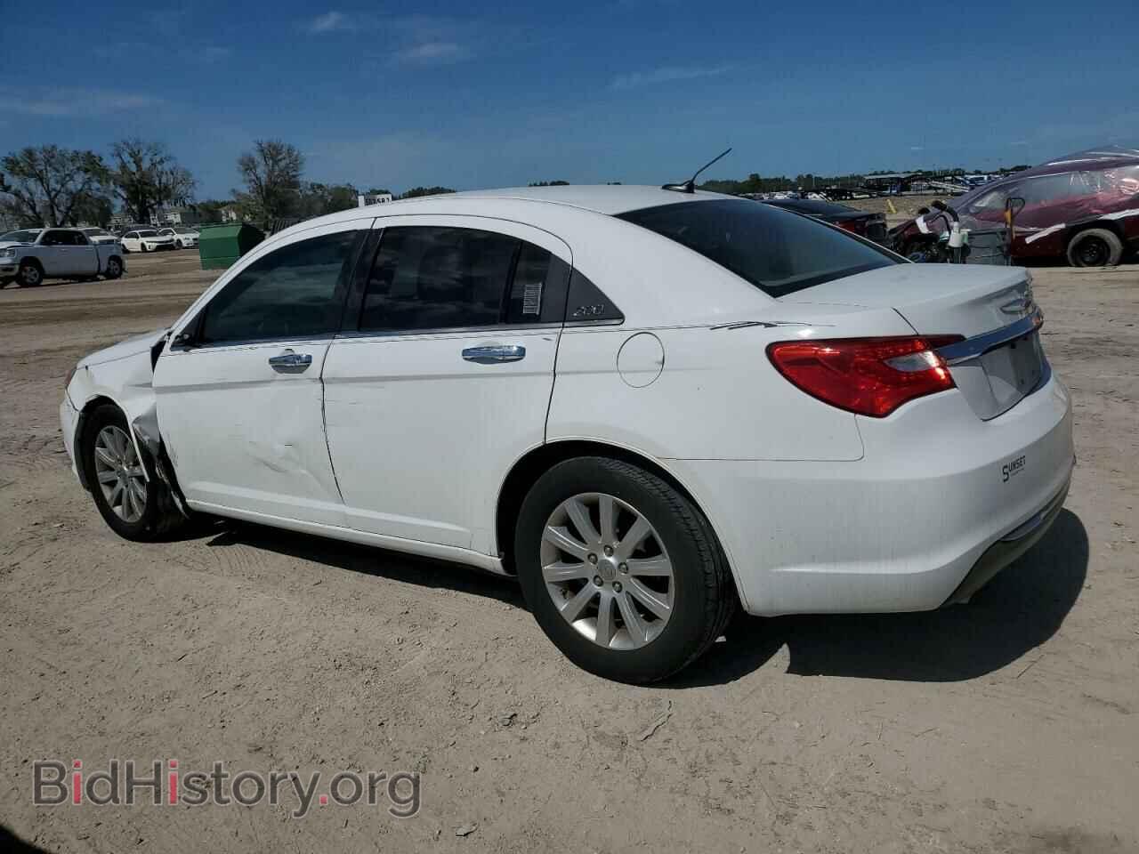 2013 CHRYSLER 200 - VIN: 1C3CCBCG2DN676889 - Photo 2