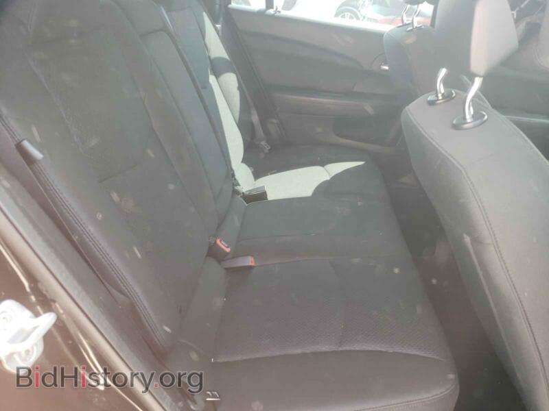 2011 Chrysler 200 (VIN 1C3BC1FB7BN543113) — photo 6 of 10