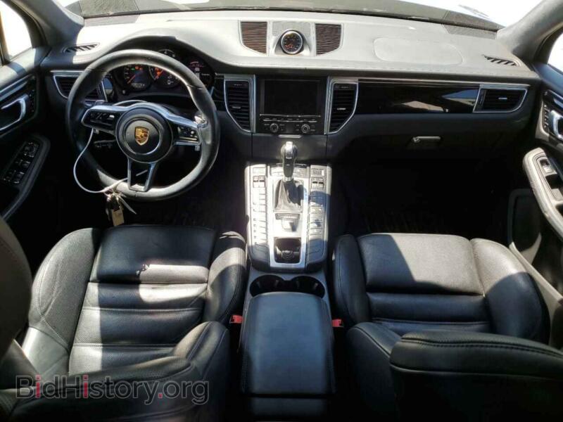 2016 Porsche MACAN (VIN WP1AF2A52GLB94921) — photo 8 of 13