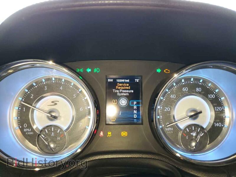 2012 Chrysler 300 (VIN 2C3CCABG2CH257461) — photo 9 of 13