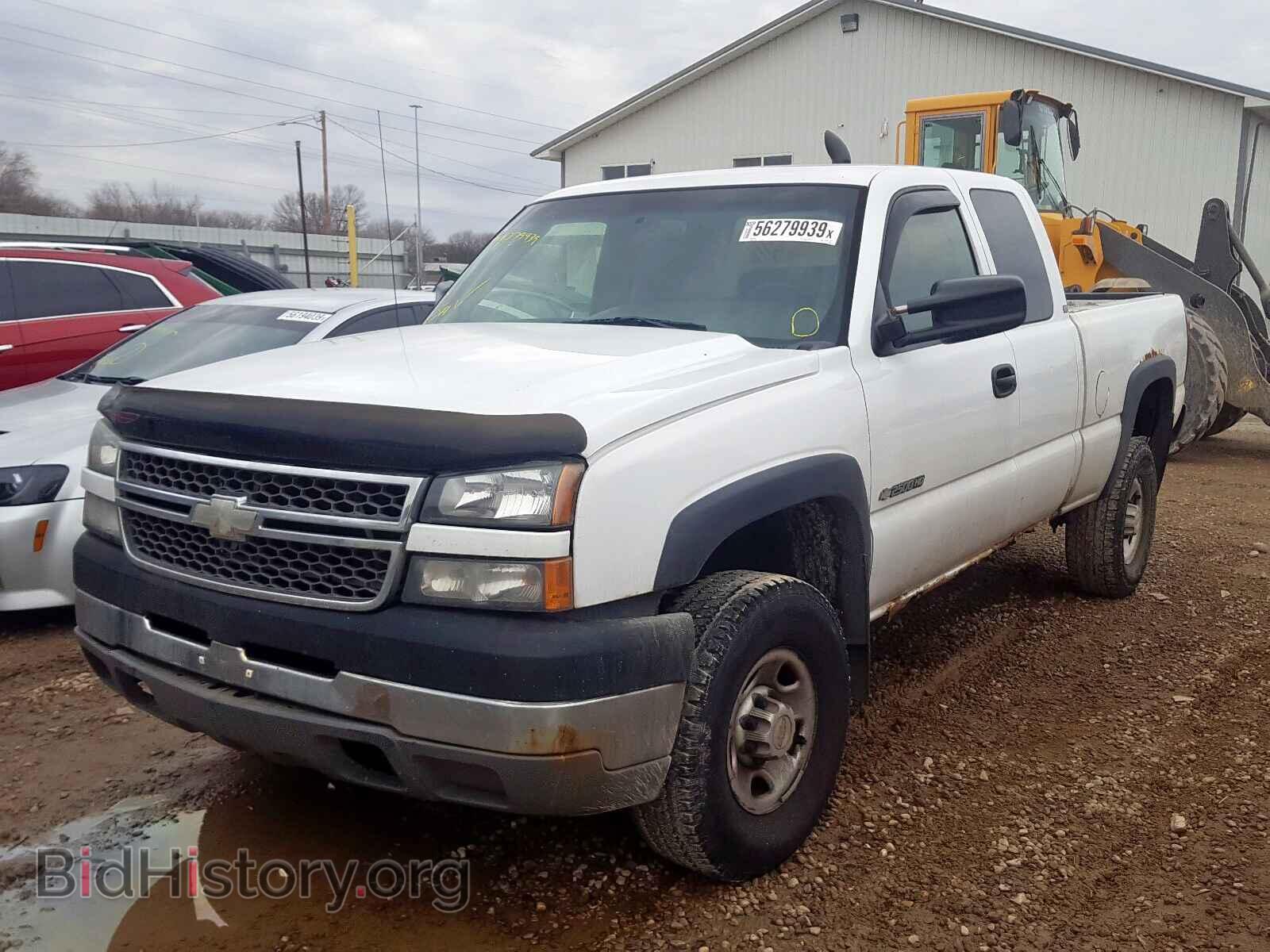 2005 CHEVROLET SILVERADO - VIN: 1GCHC29UX5E147724 - Photo 2