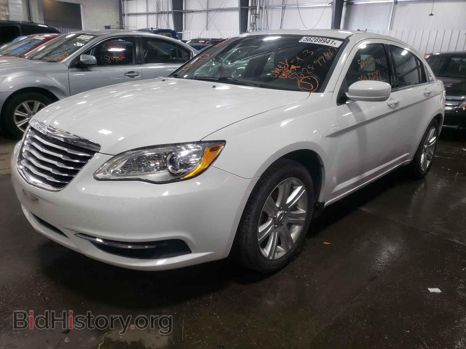 2013 CHRYSLER 200 - VIN: 1C3CCBAB8DN715167 - Фото 2