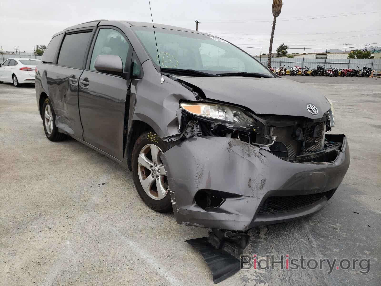 Фотография 5TDKK3DC5BS022021 - TOYOTA SIENNA 2011