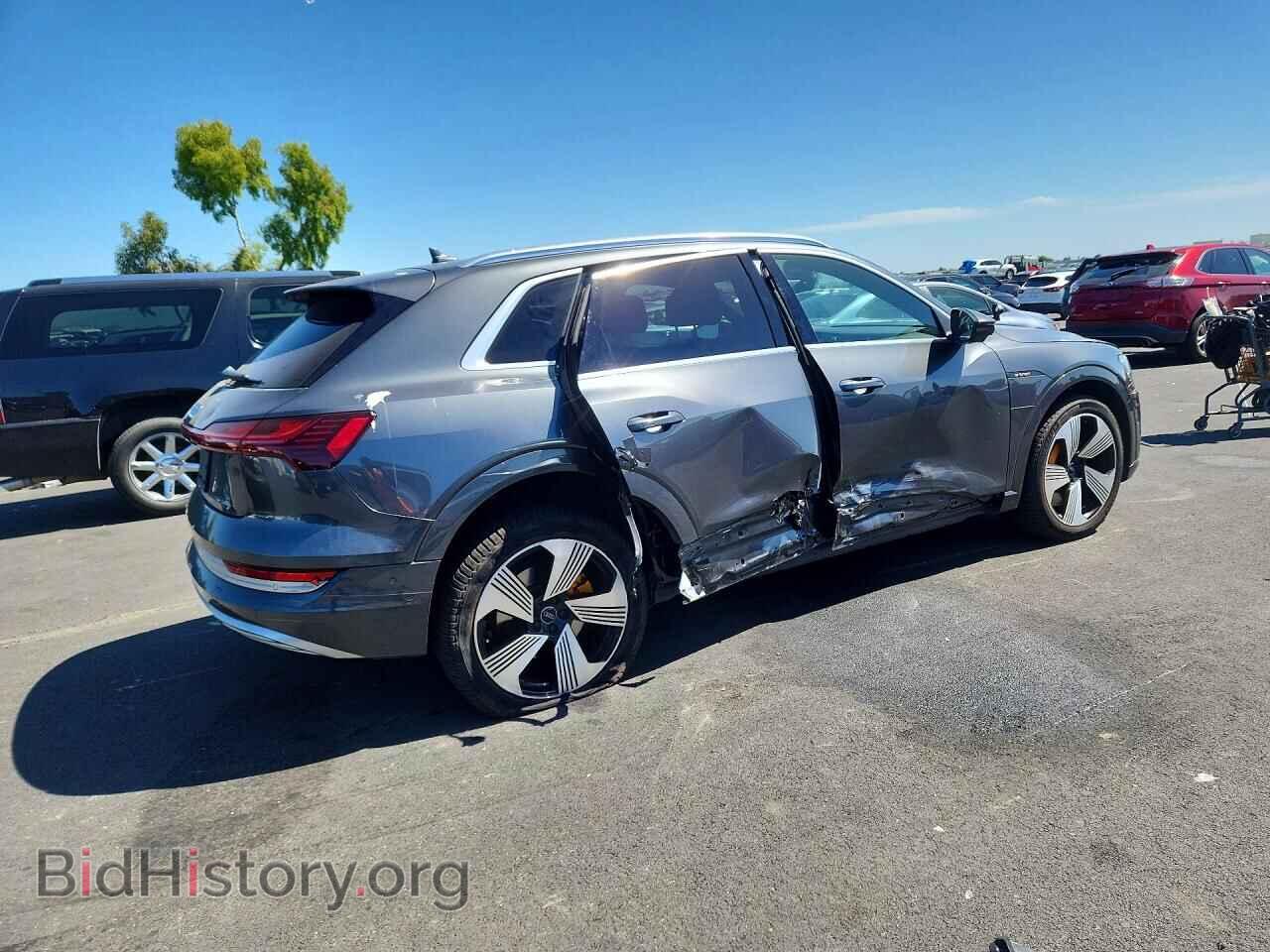 2019 AUDI E-TRON - VIN: WA1VAAGEXKB006688 - Photo 3