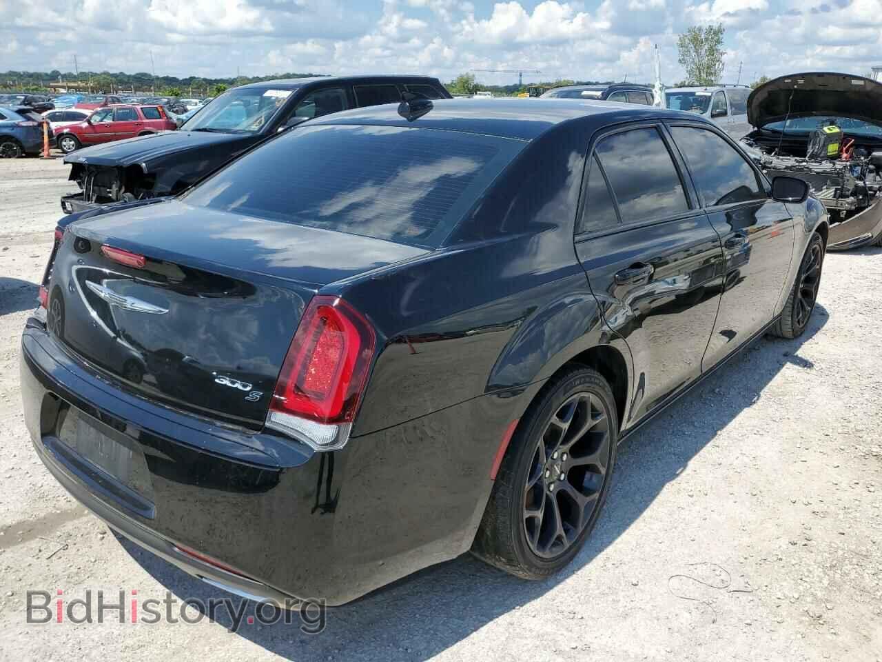 2019 CHRYSLER 300 - VIN: 2C3CCABG4KH697437 - Фото 4