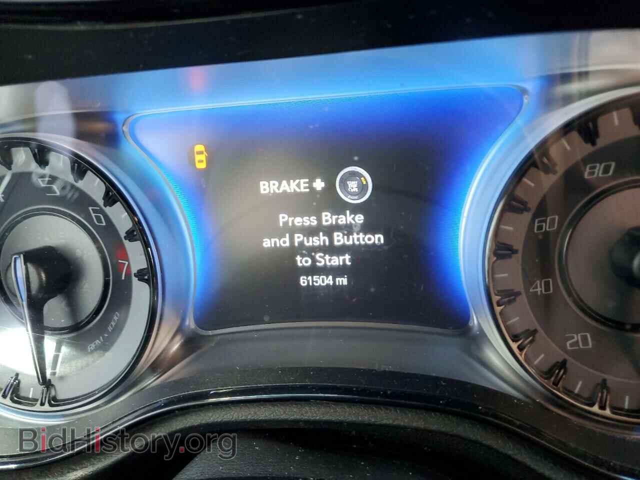 2019 CHRYSLER 300 - VIN: 2C3CCABG4KH697437 - Фото 8