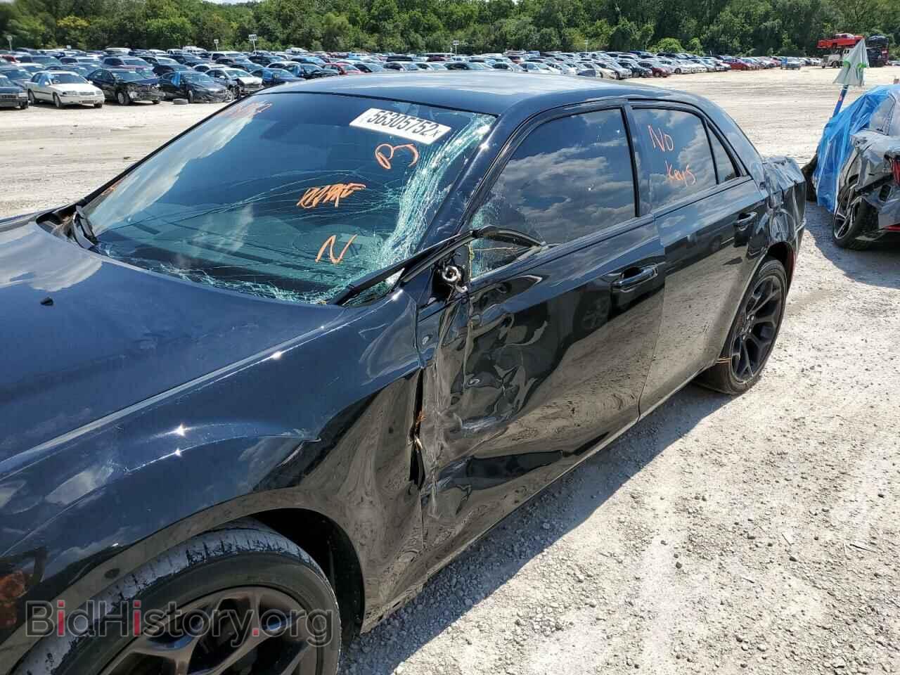 2019 CHRYSLER 300 - VIN: 2C3CCABG4KH697437 - Фото 9