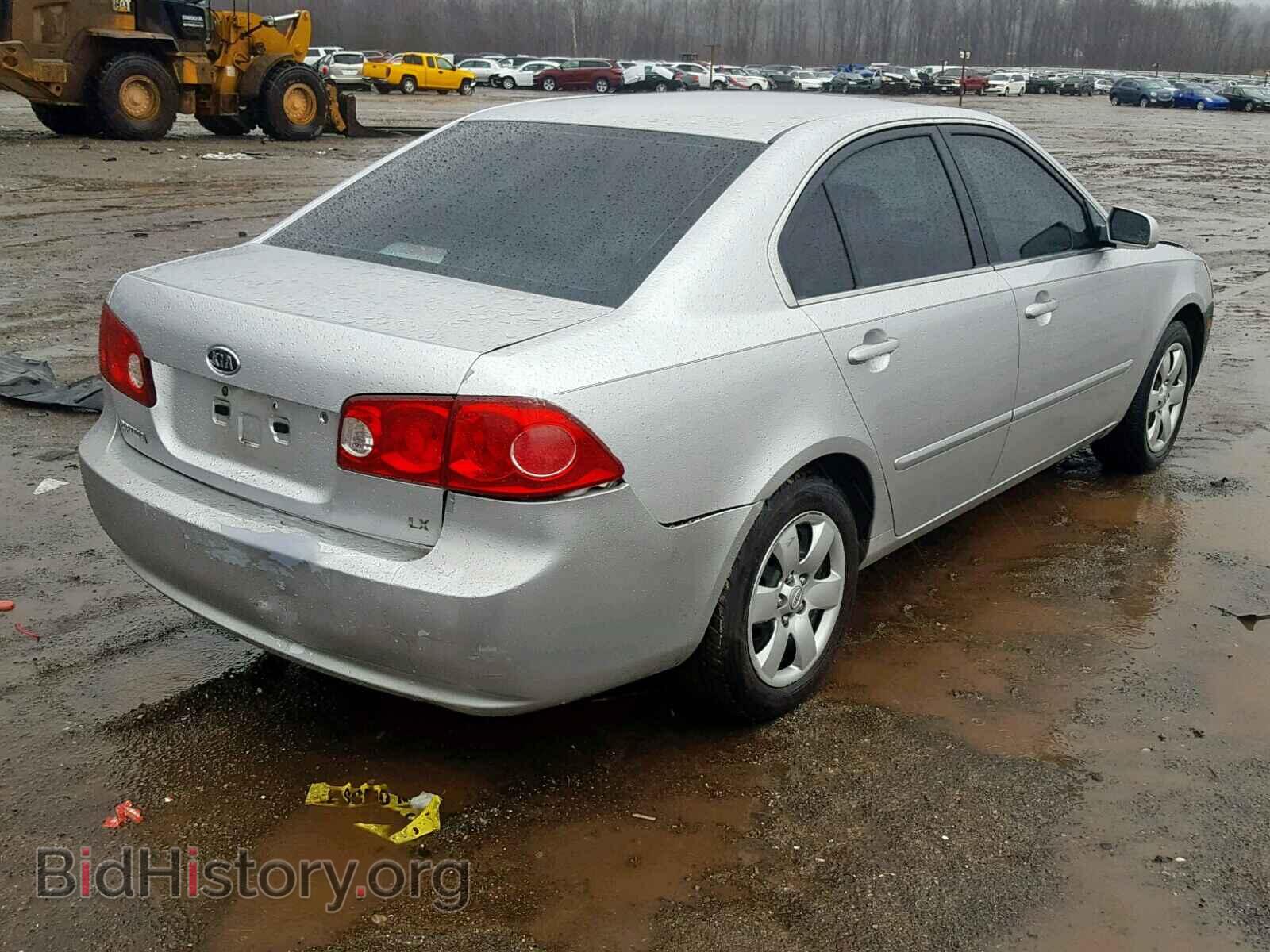 2007 KIA OPTIMA - VIN: KNAGE123375111813 - Photo 4