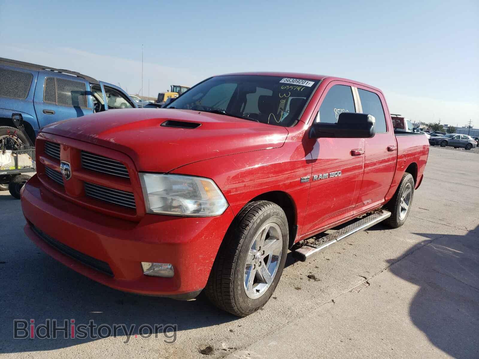2011 DODGE RAM 1500 - VIN: 1D7RB1CT1BS635741 - Фото 2