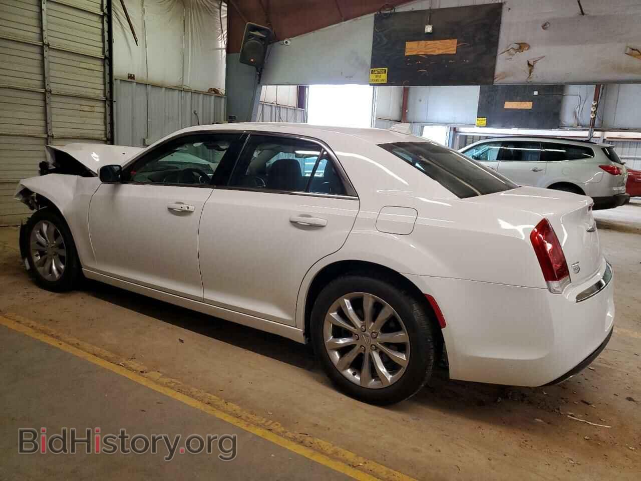 2017 CHRYSLER 300 - VIN: 2C3CCARG4HH591777 - Фото 2