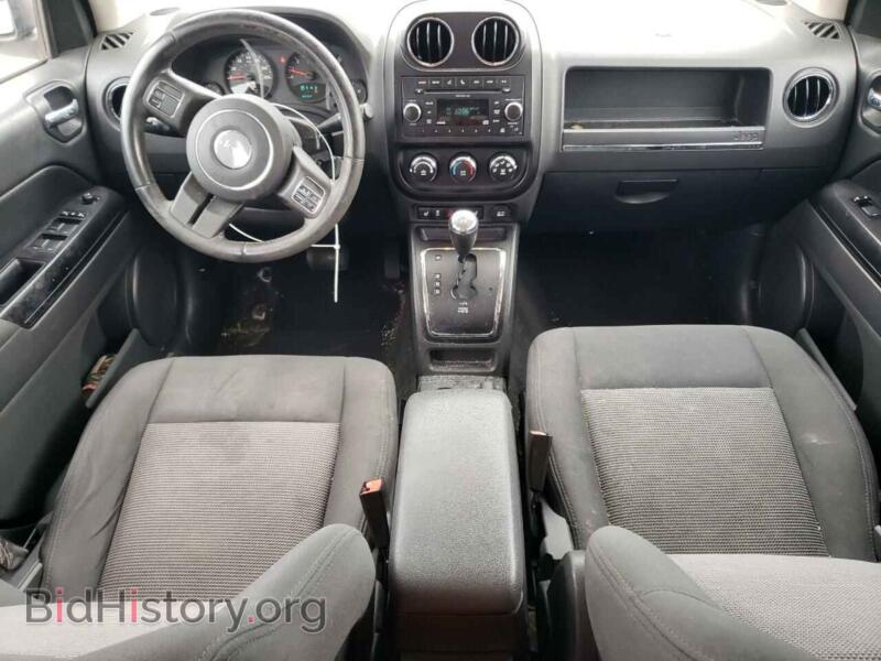 2011 Jeep COMPASS (VIN 1J4NF1FBXBD281166) — фото 8 из 13