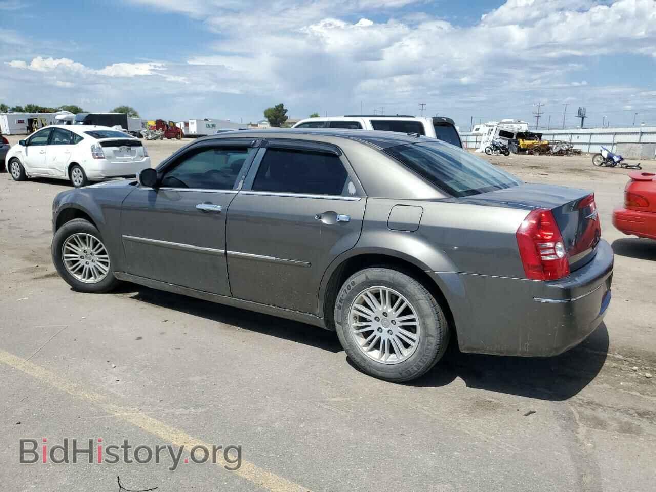 2010 CHRYSLER 300 - VIN: 2C3CA5CV0AH241492 - Фото 2