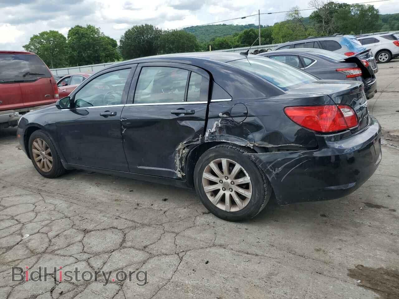 2010 CHRYSLER SEBRING - VIN: 1C3CC5FB2AN204818 - Фото 2