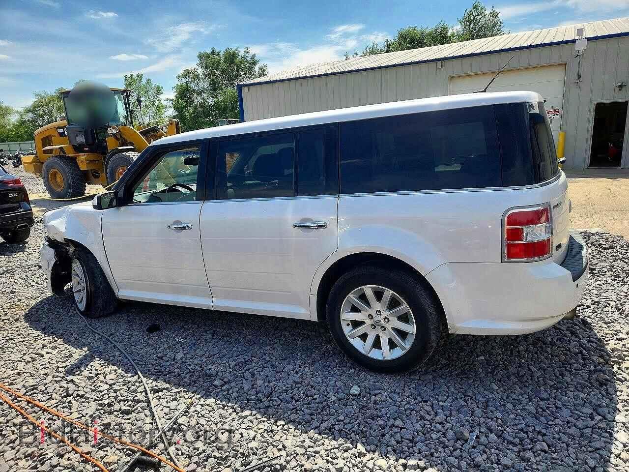 2011 FORD FLEX - VIN: 2FMGK5CC2BBD34040 - Фото 2