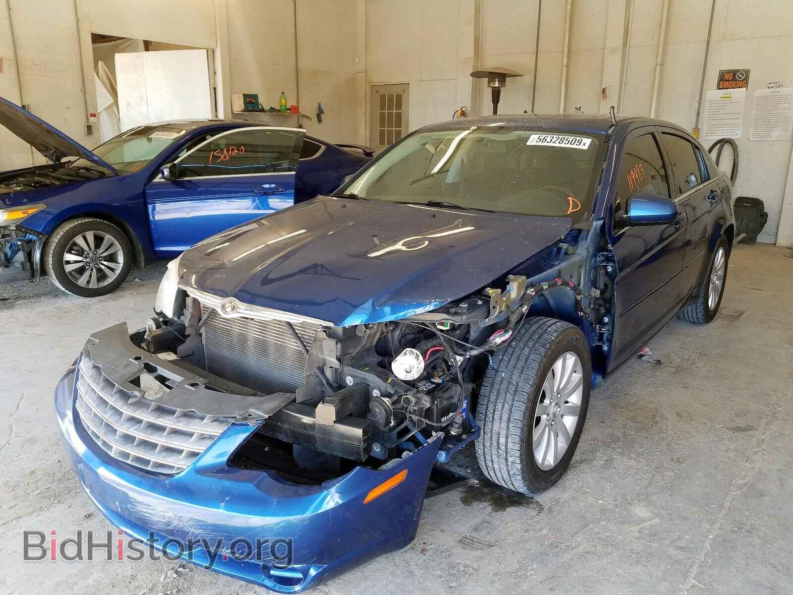 2010 CHRYSLER SEBRING - VIN: 1C3CC5FB1AN156048 - Фото 2