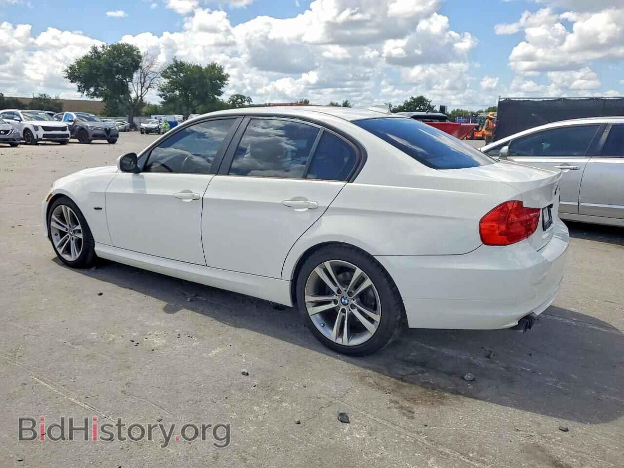 2011 BMW 3 SERIES - VIN: WBAPH7C54BE674517 - Photo 2