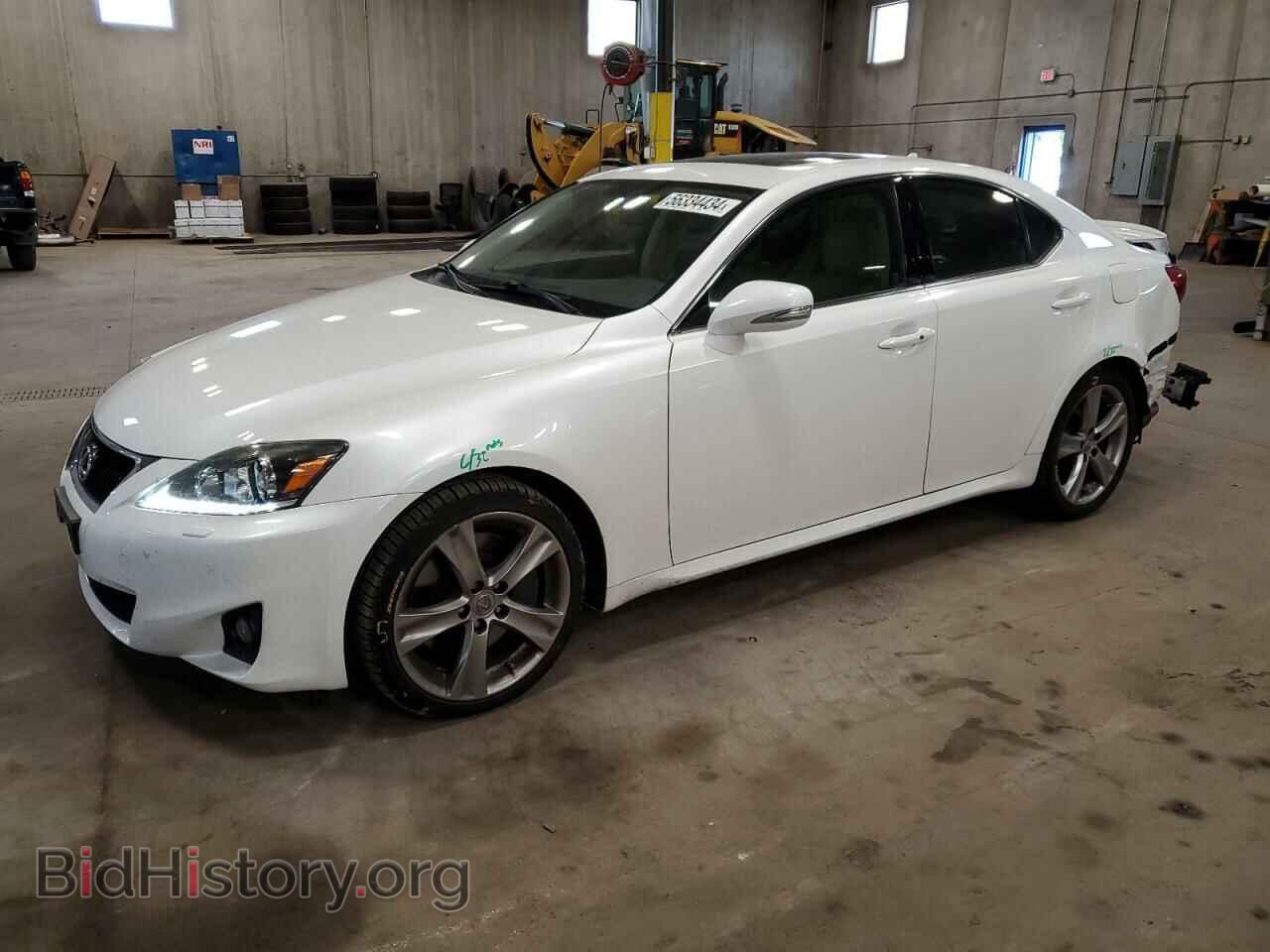 Photo JTHBE5C2XC5029211 - LEXUS IS 2012