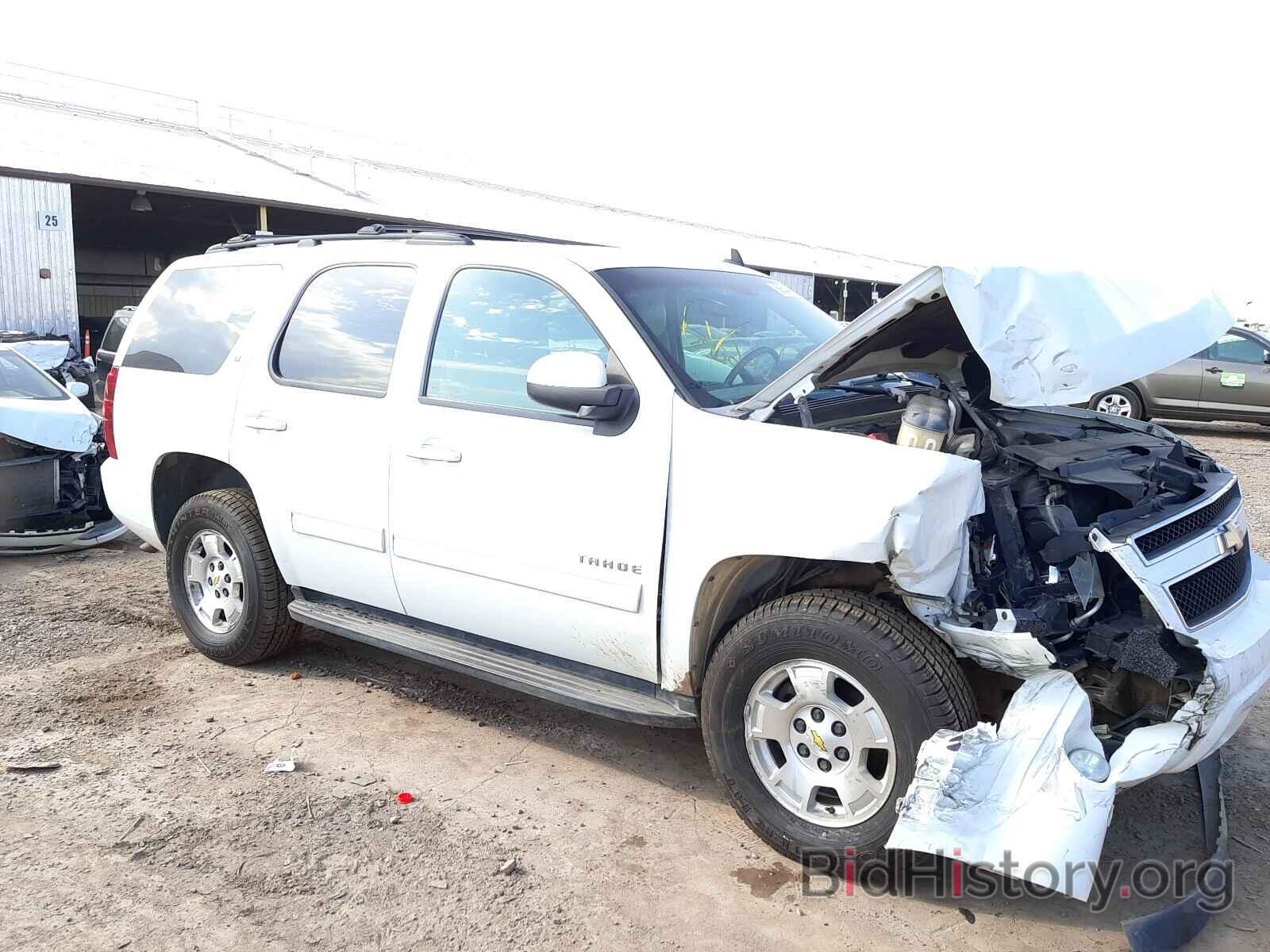 Photo 1GNSKBE03BR105984 - CHEVROLET TAHOE 2011