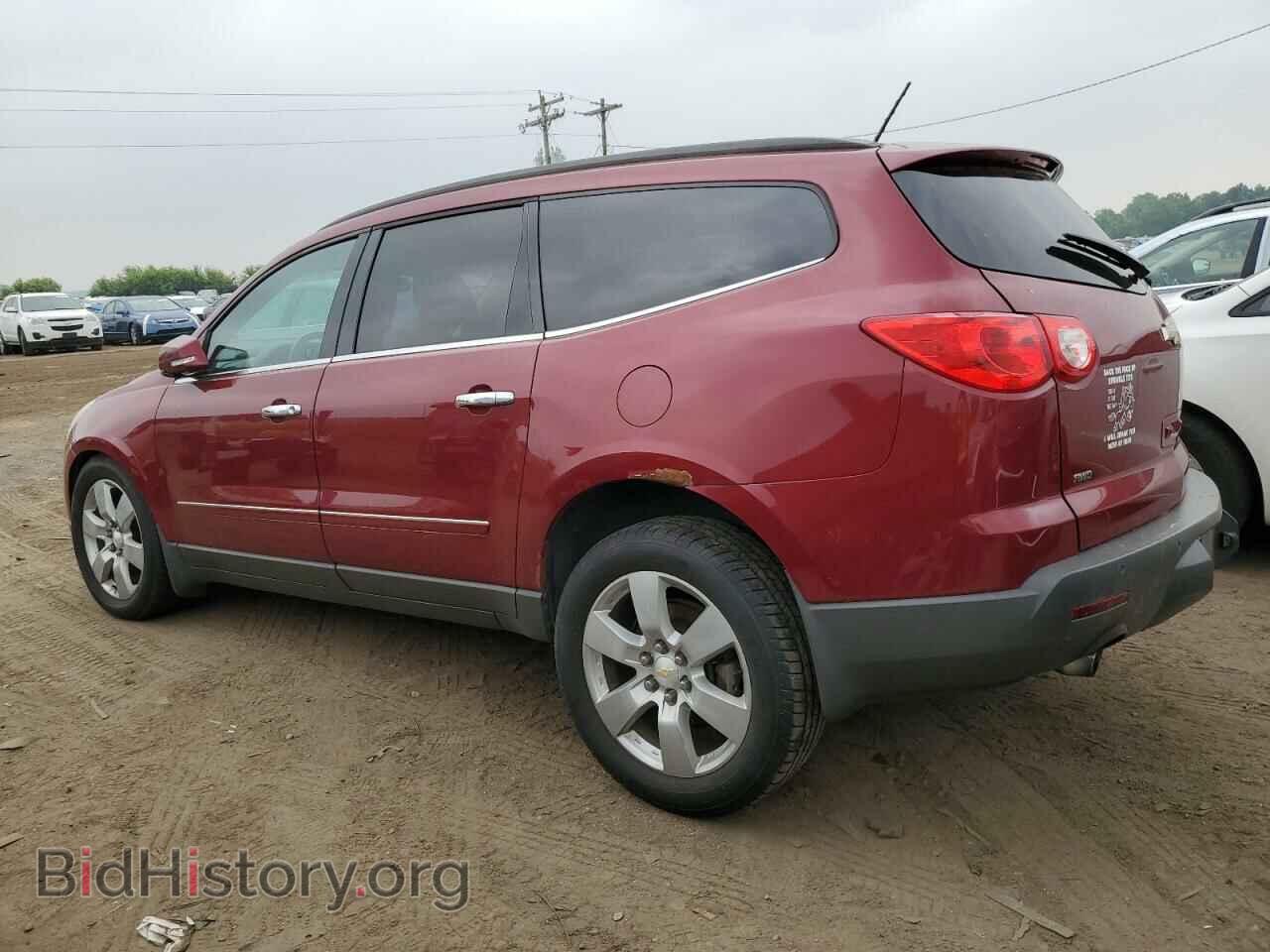 2011 CHEVROLET TRAVERSE - VIN: 1GNKVLED7BJ258513 - Фото 2
