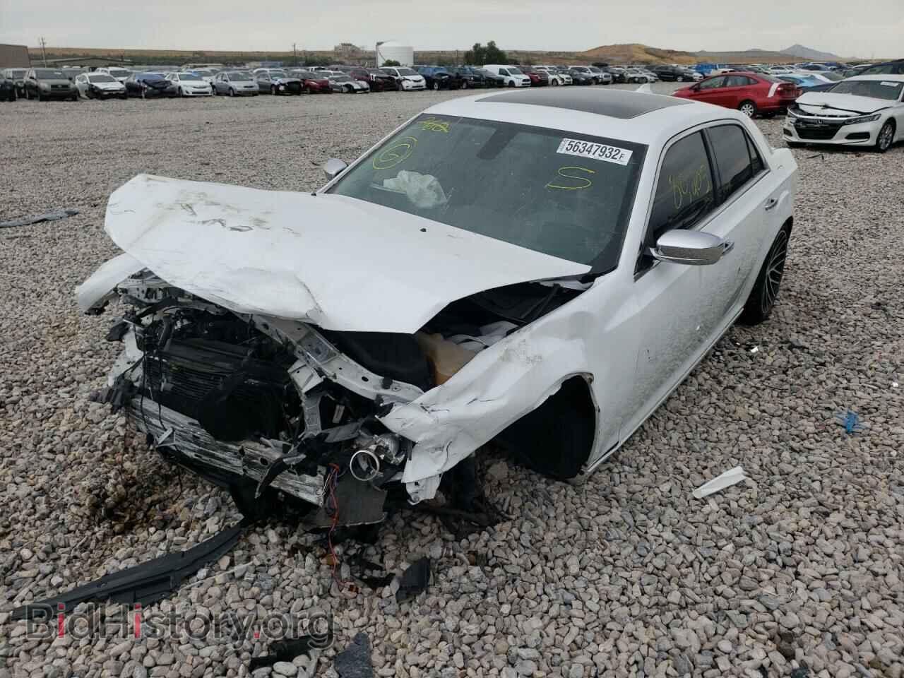 2019 CHRYSLER 300 - VIN: 2C3CCAEG3KH577656 - Фото 2