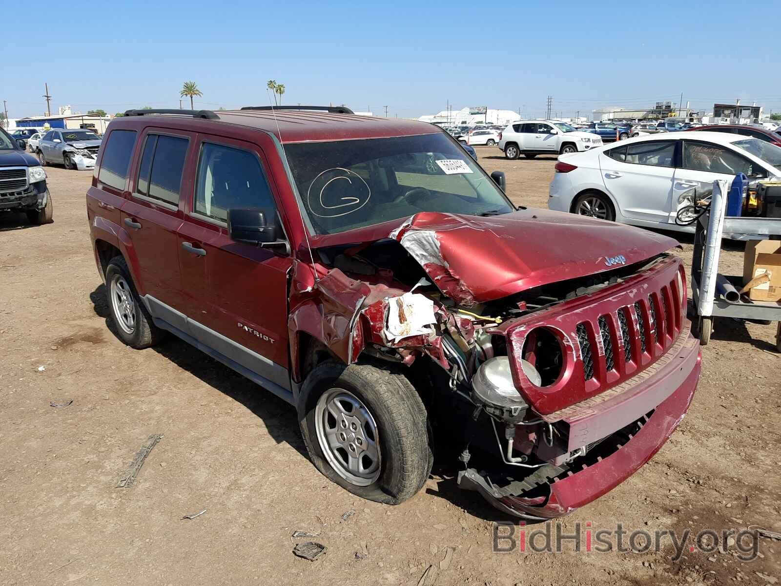 Photo 1J4NF1GB0BD111803 - JEEP PATRIOT 2011