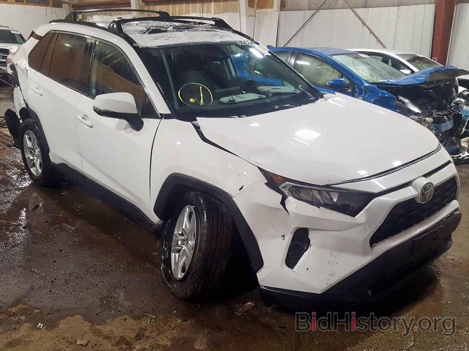 Photo 2T3P1RFV8KC004008 - TOYOTA RAV4 XLE 2019