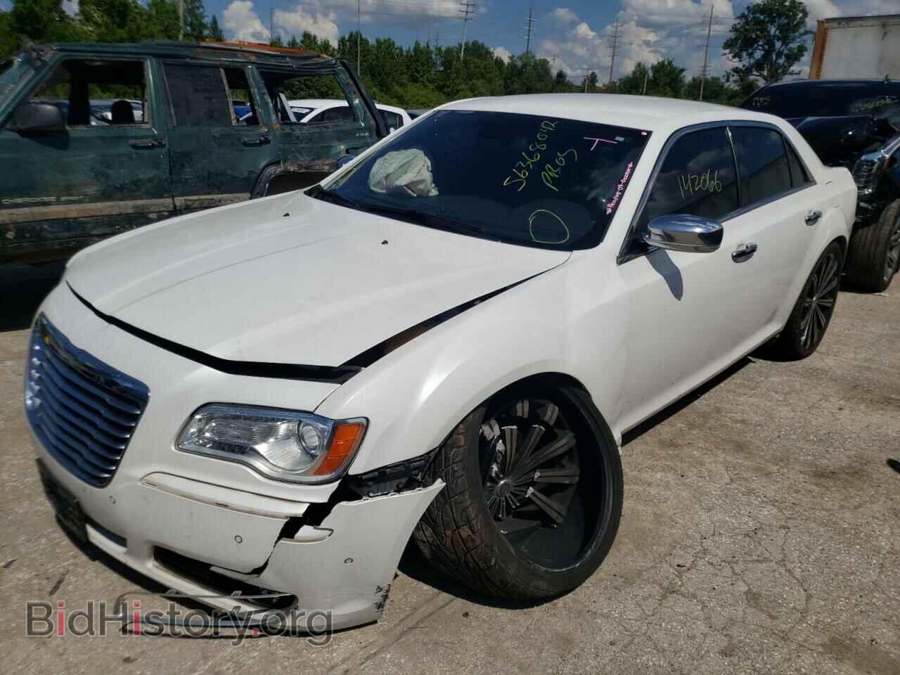 2013 CHRYSLER 300 - VIN: 2C3CCAKG1DH505328 - Фото 2