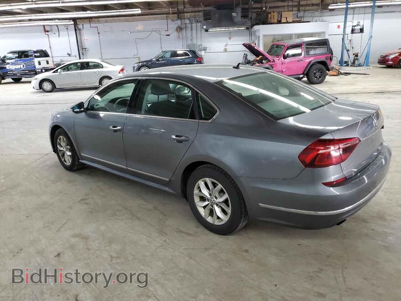 2017 VOLKSWAGEN PASSAT - VIN: 1VWAT7A38HC006830 - Фото 2