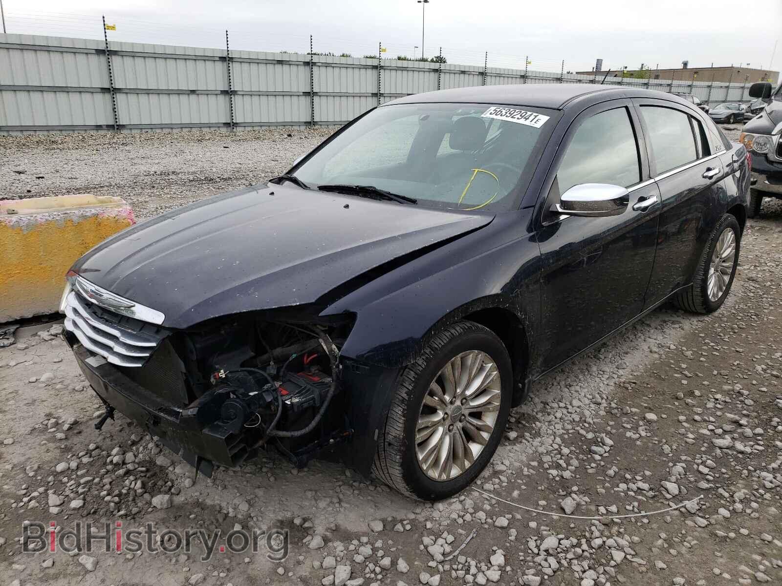 2011 CHRYSLER 200 - VIN: 1C3BC2FB0BN570434 - Фото 2