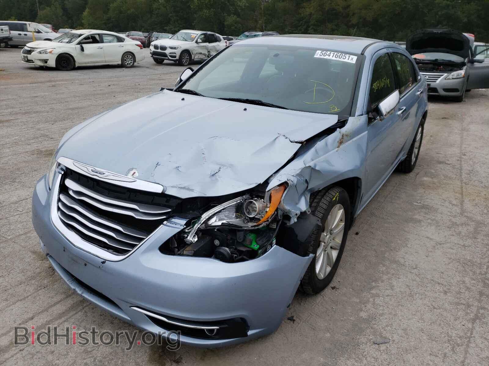 2013 CHRYSLER 200 - VIN: 1C3CCBCG0DN526084 - Фото 2