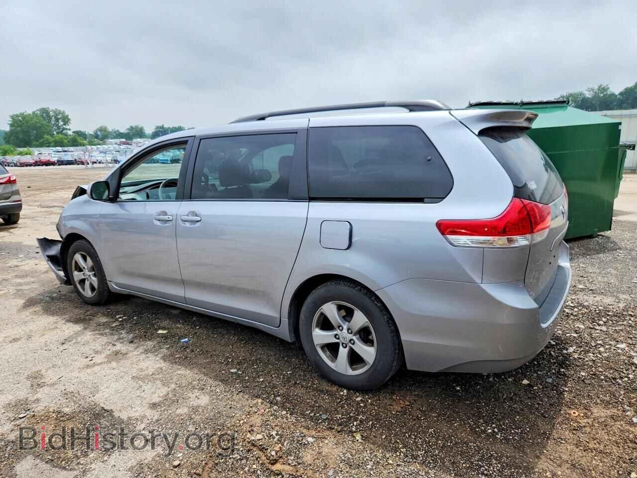 2013 TOYOTA SIENNA - VIN: 5TDKK3DC8DS391491 - Фото 2