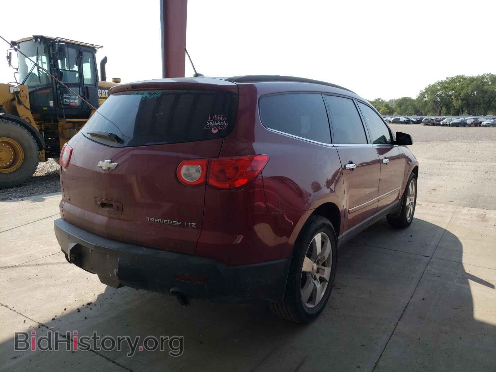 2011 CHEVROLET TRAVERSE - VIN: 1GNKVLED5BJ143148 - Фото 4
