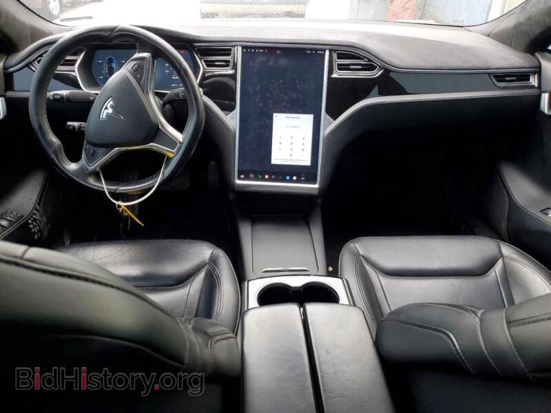 2016 Tesla MODEL S (VIN 5YJSA1E25GF136948) — фото 8 из 12