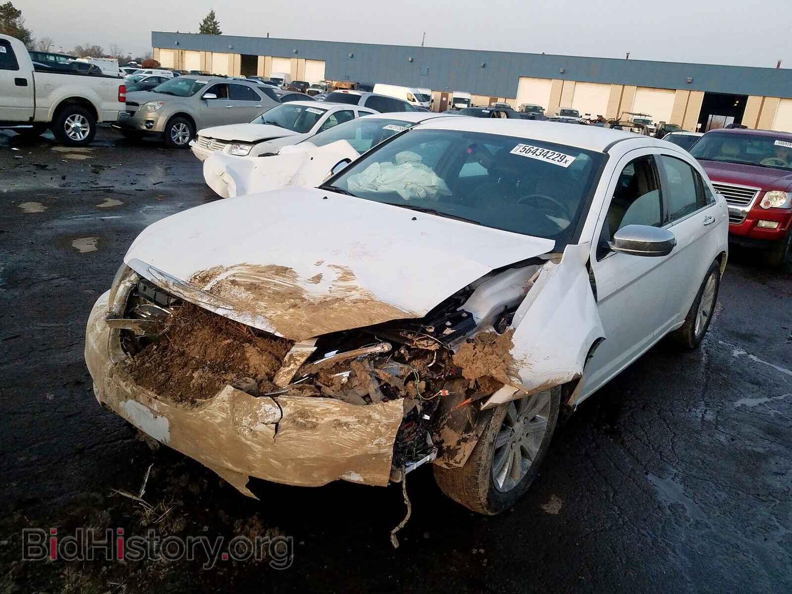 2013 CHRYSLER 200 - VIN: 1C3CCBCG7DN504664 - Фото 2